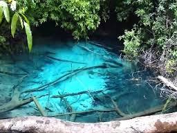 Kristallblauer See am Emerald Pond